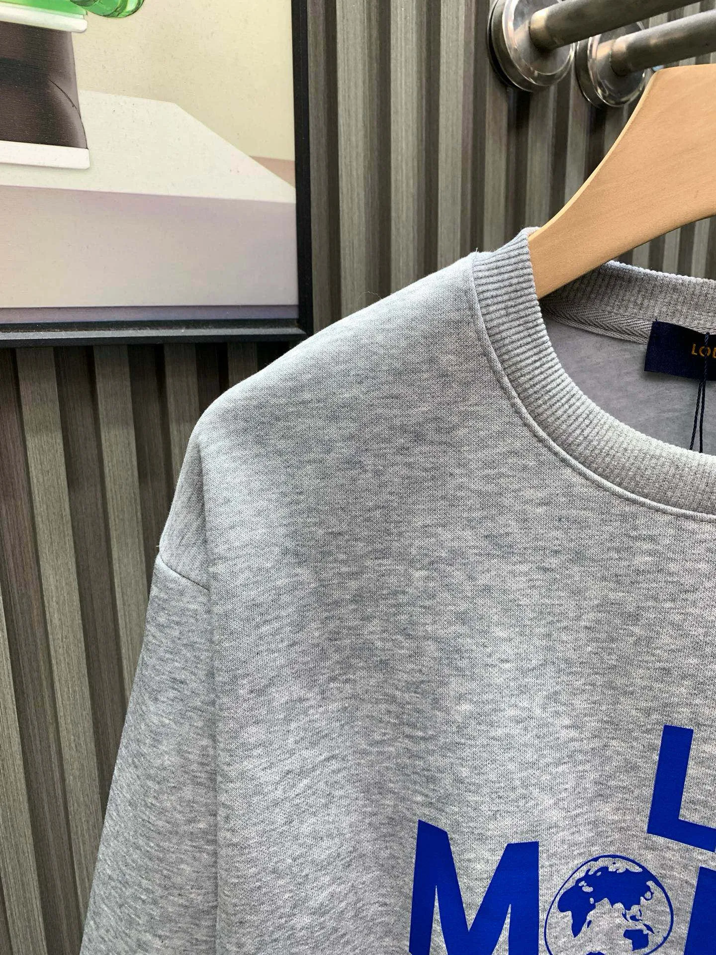 🅿️250 🀄️ Louis Vuitton Louis Vuitton 1*V25SS autumn and winter unisex round neck long-sleeved sweatshirt 400g pure cotton➕silver fox velvet Versatile for commuting Not only does the style need to be simple, but more importantly, its fabric texture can conquer the public and become a hot item. Made of cotton for customers, with a close and skin-friendly touch. Secondly, the stiffness and drape are quite good. Once you get the real thing, you will have an unlimited desire to repurchase it.